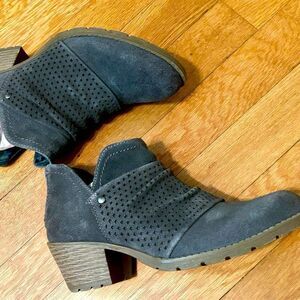 Earth Origins Gray Suede Booties Size 6M